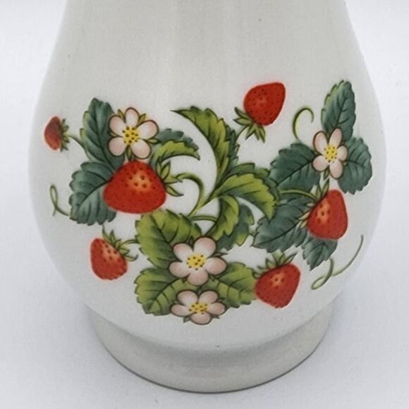 Vintage Avon 1978 Fine Porcelain 22K Gold Trim Red Strawberry Tall Sugar Shaker - Picture 2 of 7